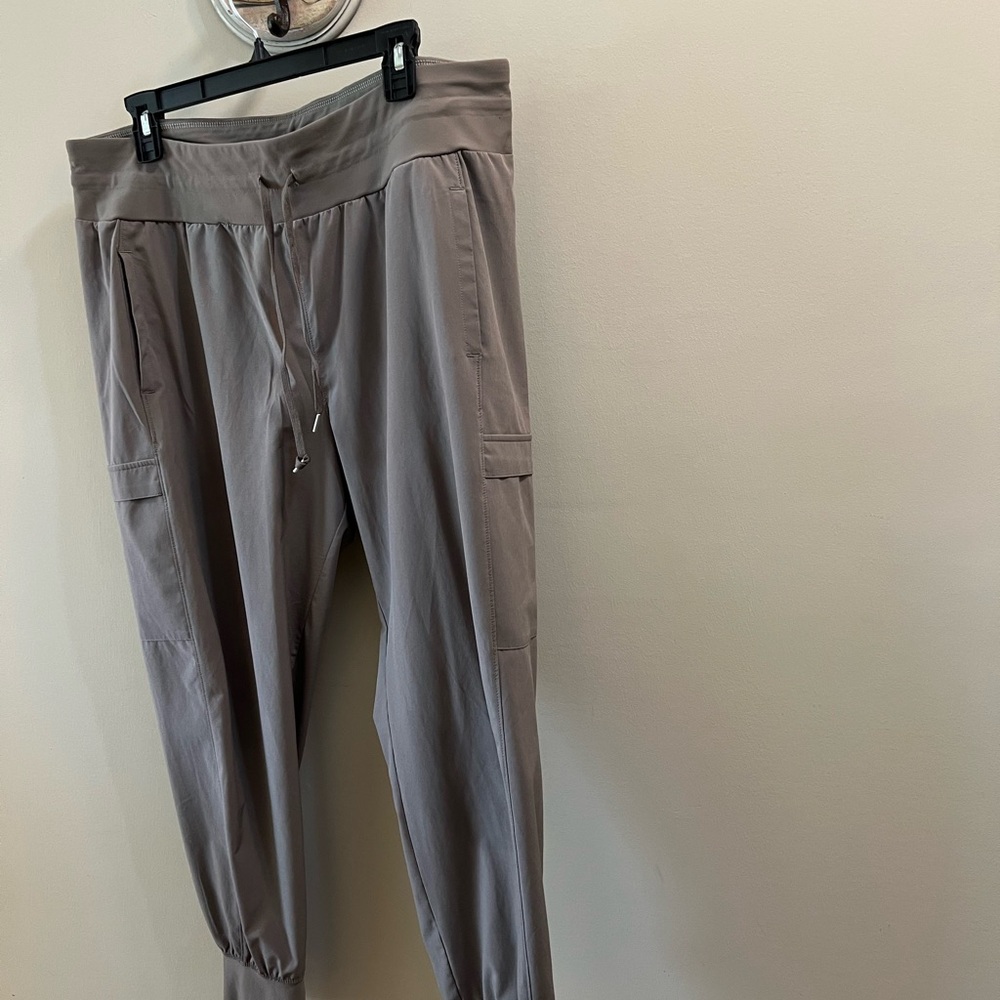 Calia woman’s Cargo Jogger Pants in Taupe Size XL